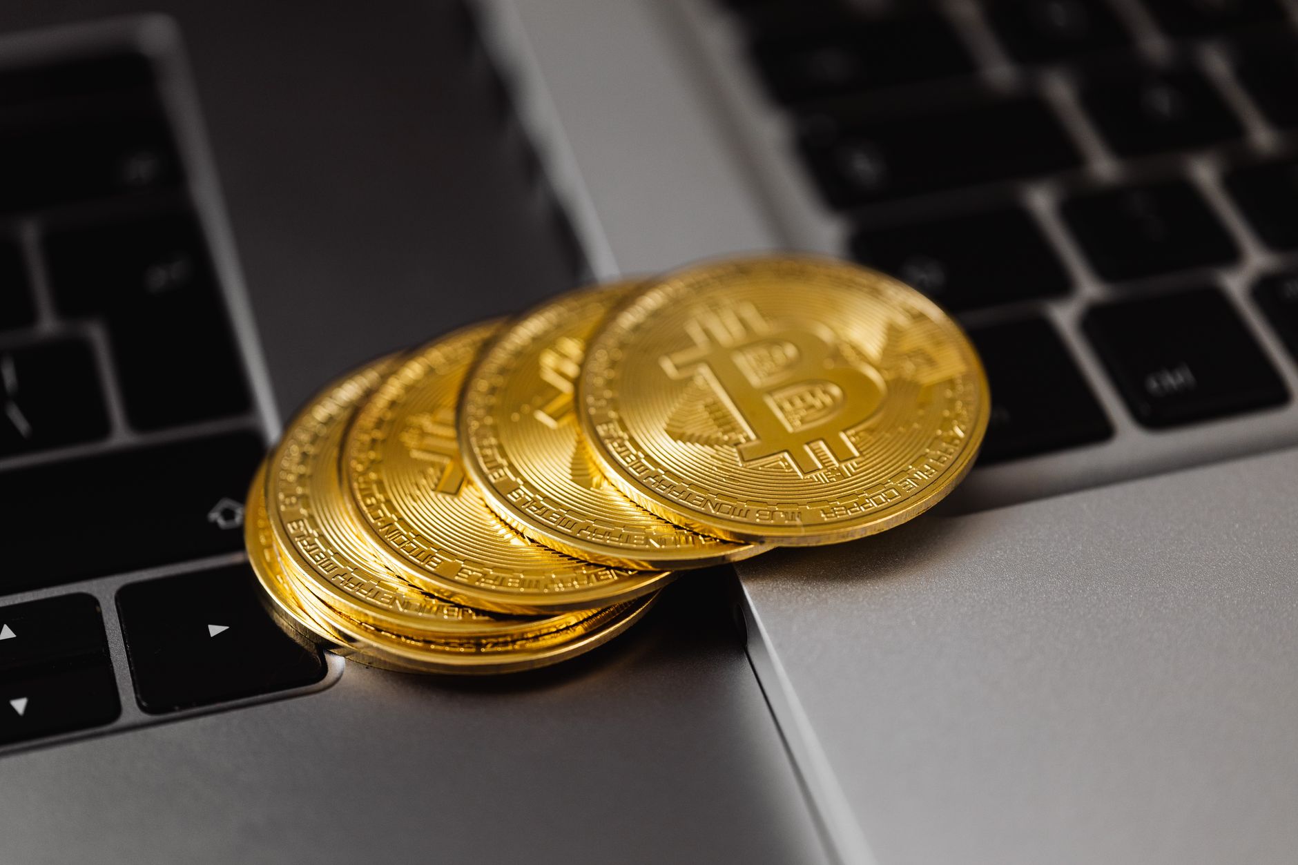 Холодный кошелёк как защита от блокировки на биржах Холодный аппаратный кошелёк для защиты биткоина от санкций и блокировок
